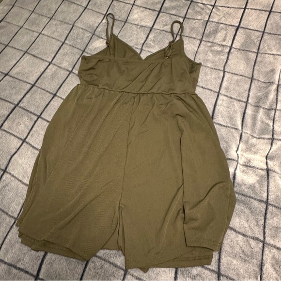 Cider Army Green romper (plus size) - Picture 4 of 5